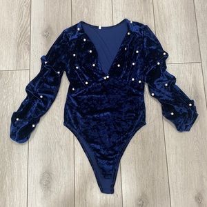 Small Blue Velvet Long Sleeve w/ Pearls | Size Small